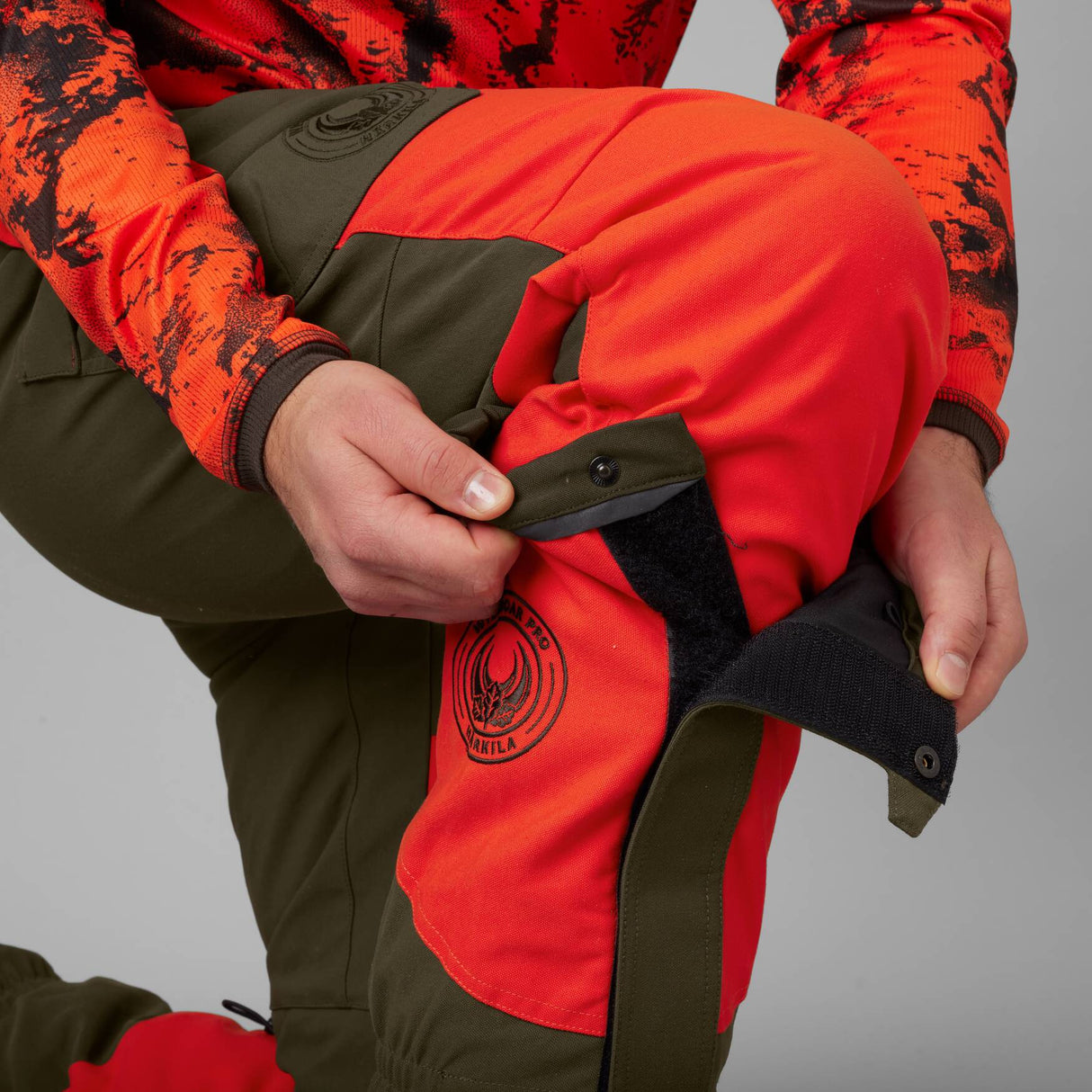 Härkila Wildboar Pro gaiters - Orange blaze/Willow green